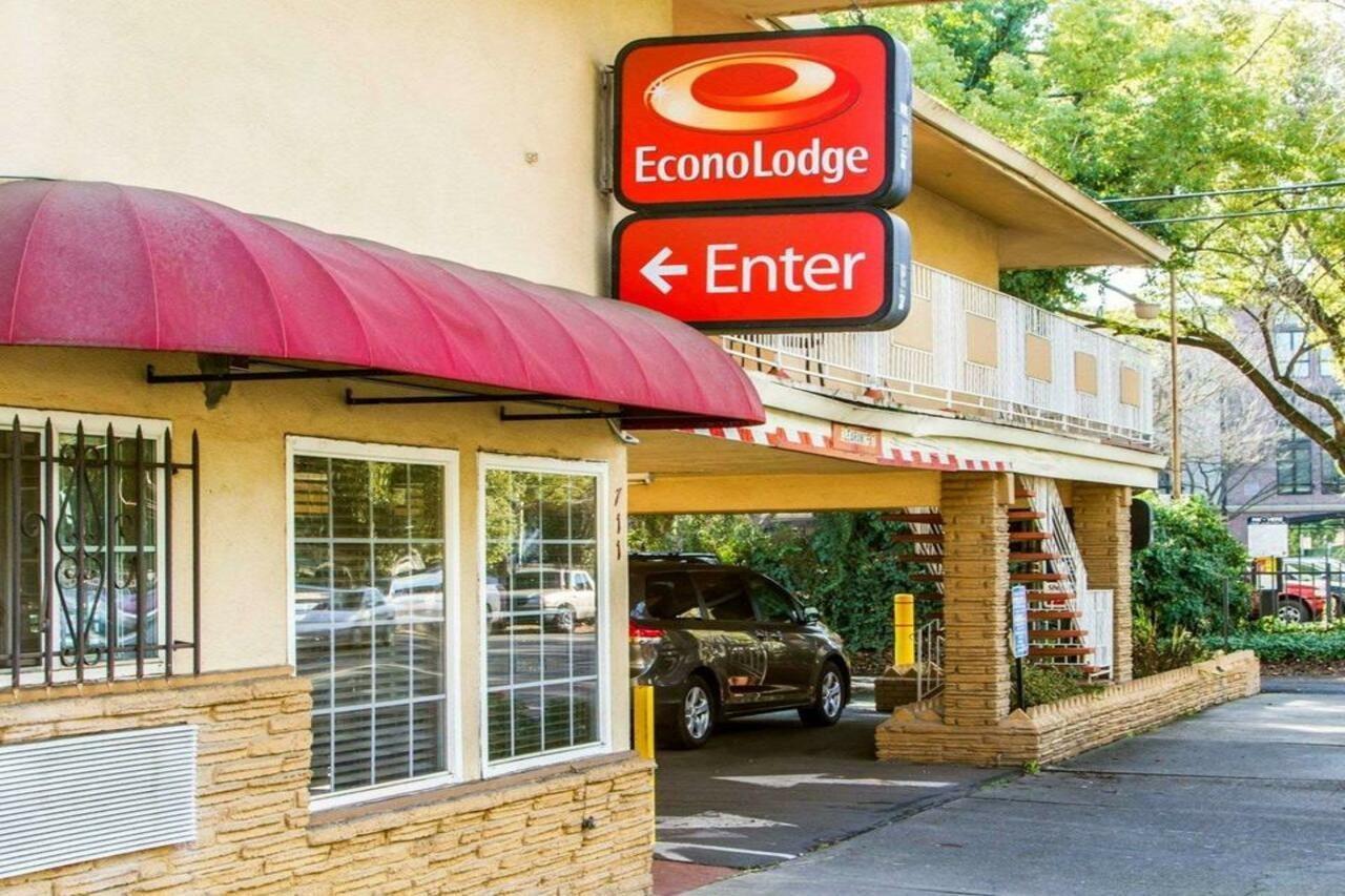 Econo Lodge Sacramento Convention Center Экстерьер фото