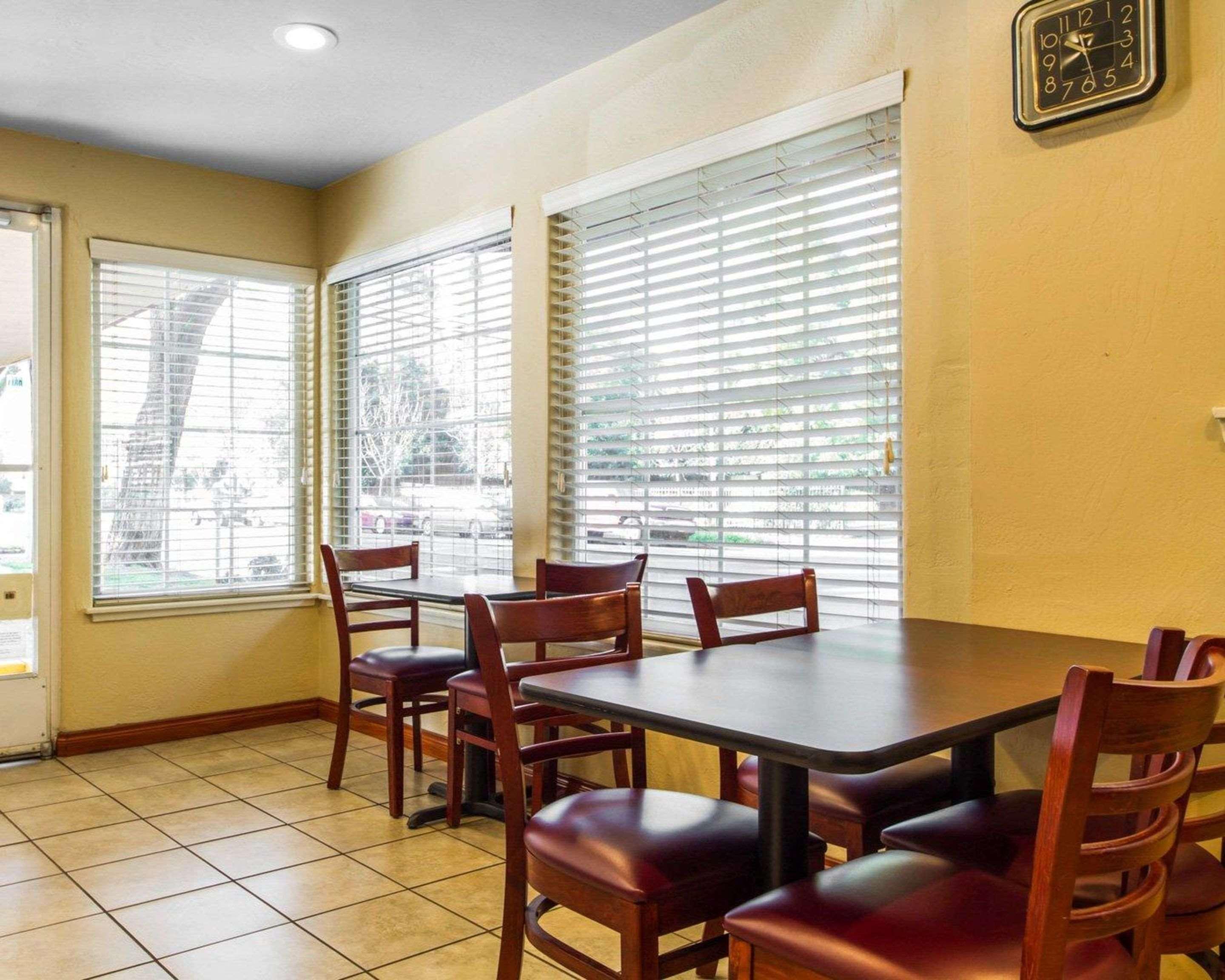 Econo Lodge Sacramento Convention Center Экстерьер фото